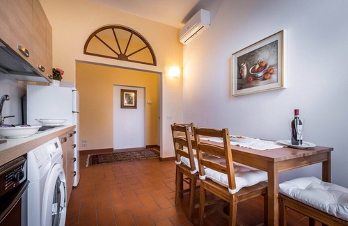 Isolotto Apartment | Classic Tuscany Apartment B by Mmega