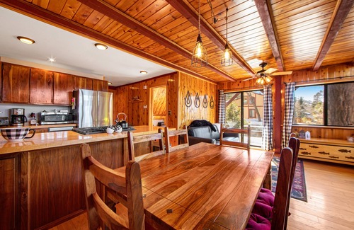 Green Valley Lake Cabin | Classic two-story cabin & loft with fast WiFi, wood stove & balcony - ski nearby