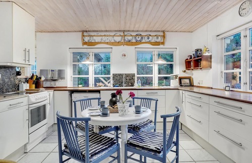 Ordrup House | Classic vacation home with inviting eat-in kitchen, wood-burning stove, TV room and 3 bedrooms.