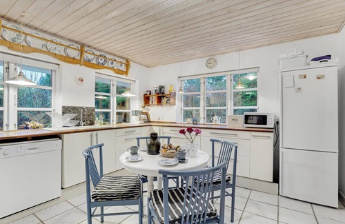 Ordrup House | Classic vacation home with inviting eat-in kitchen, wood-burning stove, TV room and 3 bedrooms.