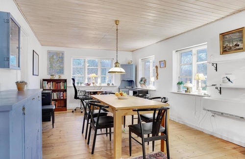 Ordrup House | Classic vacation home with inviting eat-in kitchen, wood-burning stove, TV room and 3 bedrooms.