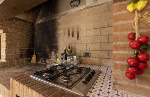 Cantalupo Villa | Classic Villa for Family With Pets