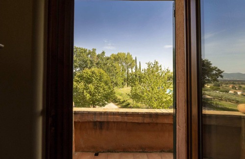Cantalupo Villa | Classic Villa for Family With Pets