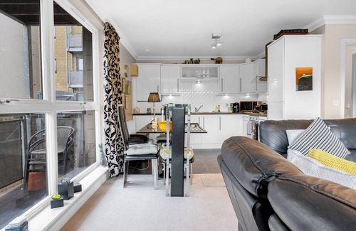 Gifford Apartment | Classy 2-Bed Holyrood Greens-Edinburgh