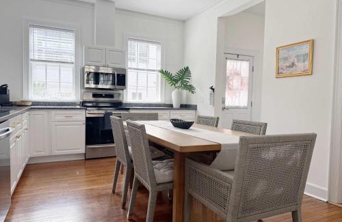 Dixon Park House | Classy 3-Story Downtown Apt - Great Location