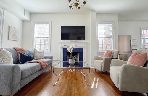 Dixon Park House | Classy 3-Story Downtown Apt - Great Location