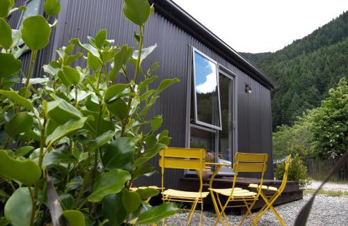 Queenstown Apartment | CLASSY CABIN - IN TOWN - SPA POOL
