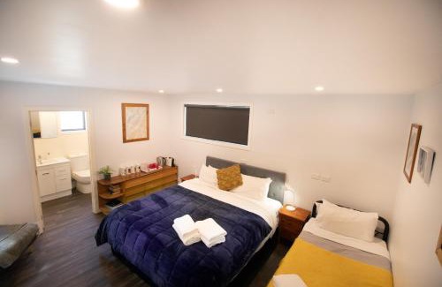 Queenstown Apartment | CLASSY CABIN - IN TOWN - SPA POOL
