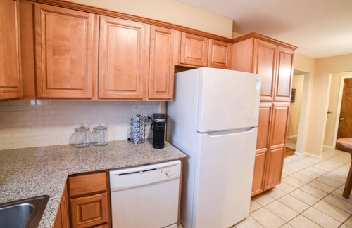 Edmond House | Classy, Clean & Close to Everything! WHEEL CHAIR ACCESSIBLE UPON REQUEST!
