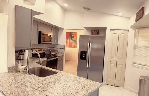 Interchange Square House | Classy Comfy 3-bedroom house with AC in Palm Bay
