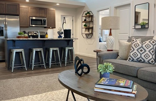 Benton County Apartment | Classy, Cozy Condo, Ideal 4 Long Stays!