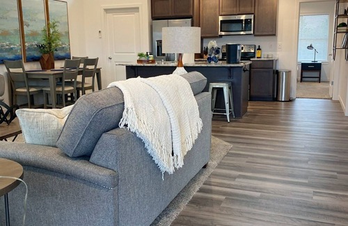 Benton County Apartment | Classy, Cozy Condo, Ideal 4 Long Stays!