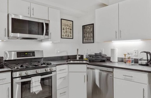 Le Droit Park Apartment | Classy LeDroit Park Oasis / 2-BR Close to METRO