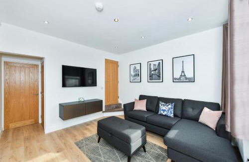 Nottingham Apartment | Claude House - charming 4Bedroom Home