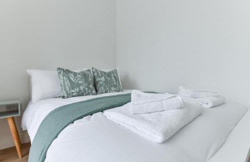 Nottingham Apartment | Claude House - charming 4Bedroom Home