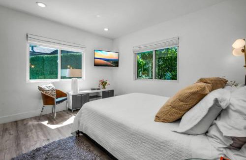 Valley Village House | Claudia's Cottage Guest House
