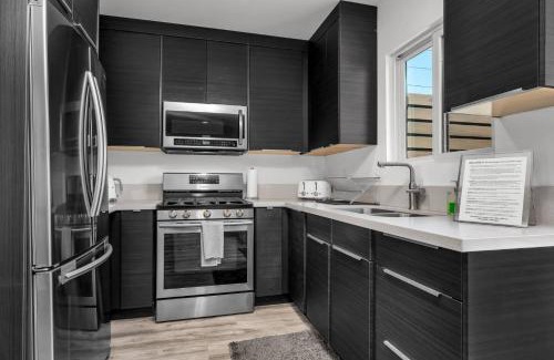 Valley Village House | Claudia's Cottage Guest House
