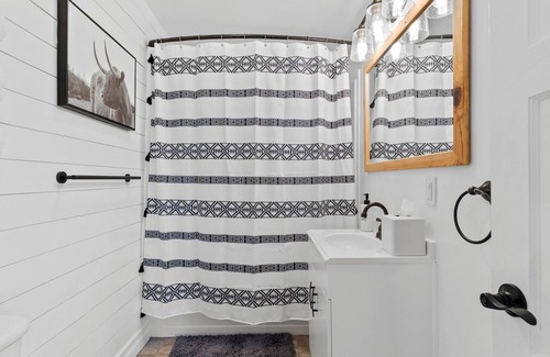 Tehachapi Cottage | Clay Cottage - Downtown Tehachapi Cottage
