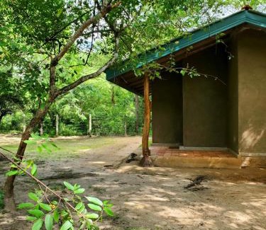 Polonnaruwa Bed & Breakfast | Clay Hut Village