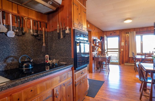 Rabun Gap House | Clayton, GA (NE Georgia) Cozy Mountain Cabin with View-Hillcrest Lodge