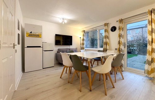 Peterborough House | Clayton House - Contractor House by Your Lettings