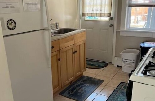 Wildwood Condo | CLEAN 1st floor - 1 bedroom - 2 double beds - sleeps 5