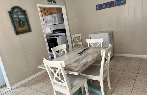 Wildwood Condo | CLEAN 1st floor - 1 bedroom - 2 double beds - sleeps 5