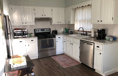 Arden House | Clean~2.5 mi Airport I -26 ~ DINING -15 Min BILTMORE~ Asheville Breweries GOLF