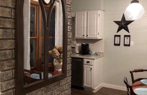 Arden House | Clean~2.5 mi Airport I -26 ~ DINING -15 Min BILTMORE~ Asheville Breweries GOLF
