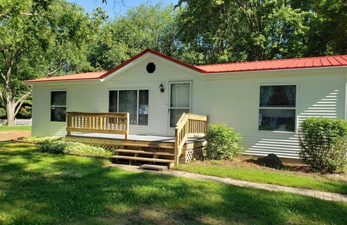 Lake City House | CLEAN 3 Bedroom 2 full Bath walking distance to County Park/Boat Launch/Lagoon