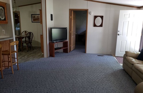 Lake City House | CLEAN 3 Bedroom 2 full Bath walking distance to County Park/Boat Launch/Lagoon