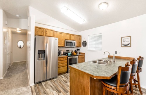 Twin Falls House | CLEAN 3 BR 2 Bath- QUIET neighborhood