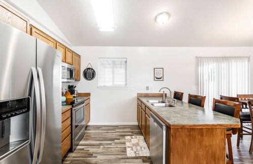 Twin Falls House | CLEAN 3 BR 2 Bath- QUIET neighborhood