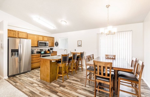 Twin Falls House | CLEAN 3 BR 2 Bath- QUIET neighborhood