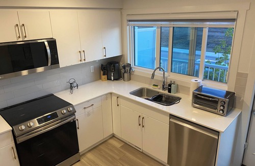 West Edmonton House | Clean, 70” TV and fast internet