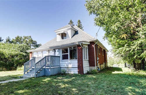 Guelph House | Clean Air! A Home Space with lots of Character+200-foot backyard to enjoy.