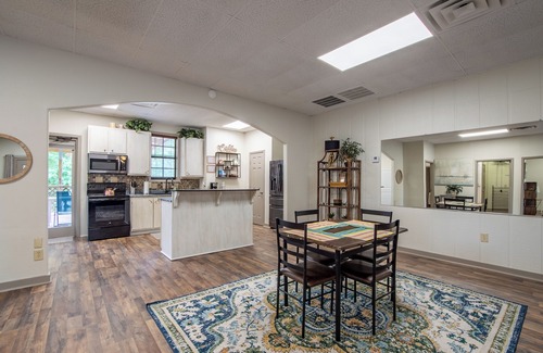 Counce House | CLEAN and CLOSE to everything! Boat parking! Sleeps 6! 3 mins from State Park!