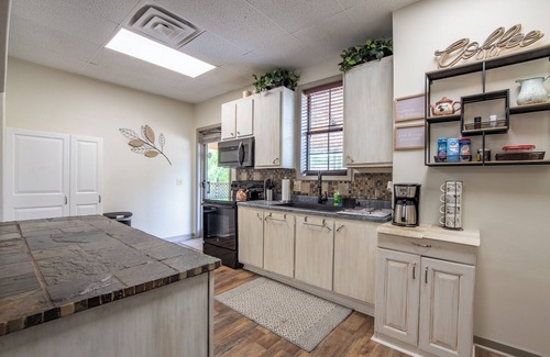 Counce House | CLEAN and CLOSE to everything! Boat parking! Sleeps 6! 3 mins from State Park!