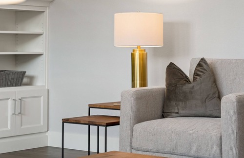 Lake Shore House | Clean and Comfortable Family Stay Close to Everything!