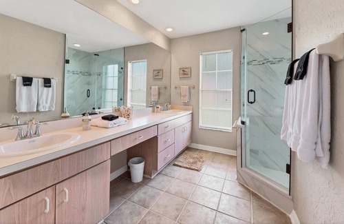 Valrico House | Clean and Cozy Family Home - 2 Kings - Coffee Bar