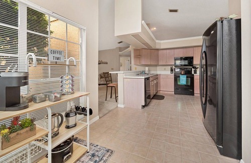 Valrico House | Clean and Cozy Family Home - 2 Kings - Coffee Bar