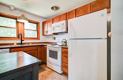 Verona Apartment | Clean and spacioius flat in great location near Epic and downtown Verona!