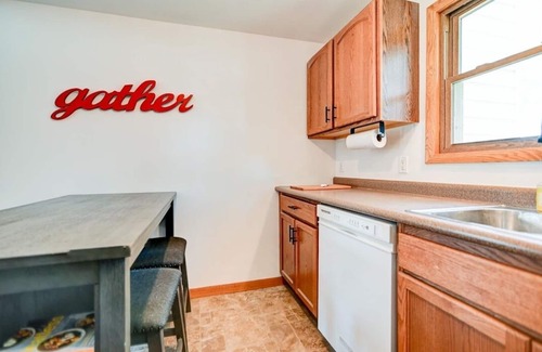 Verona Apartment | Clean and spacioius flat in great location near Epic and downtown Verona!
