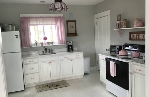 Boothbay Harbor House | Clean, Bright, Airy Home - Walking distance to EVERYTHING!
