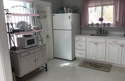 Boothbay Harbor House | Clean, Bright, Airy Home - Walking distance to EVERYTHING!
