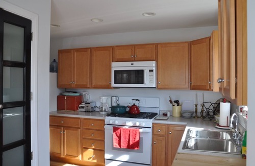 Rockland Apartment | Clean Bright Quiet Apartment