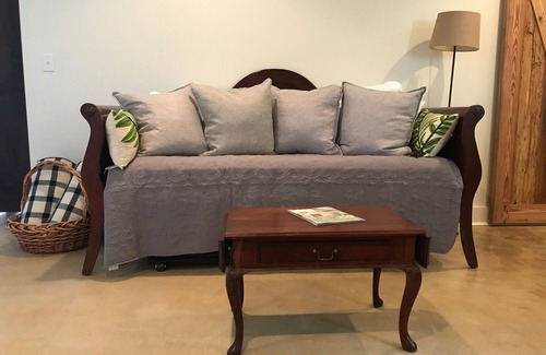 Bay St Louis House | Clean & Charming Backyard Cottage 2 Blocks From The Beach!