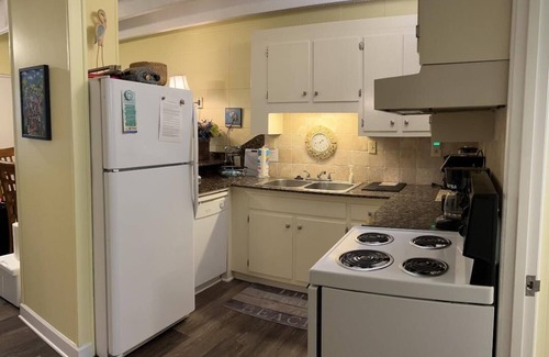 Gulf Shores Condo | Clean Comfortable Convenient Affordable. Beach view. Owner Managed Fewer Fees