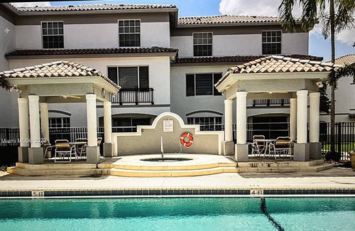 Davie Condo | Clean comfortable hide away condo, close to shopping mall and airport.
