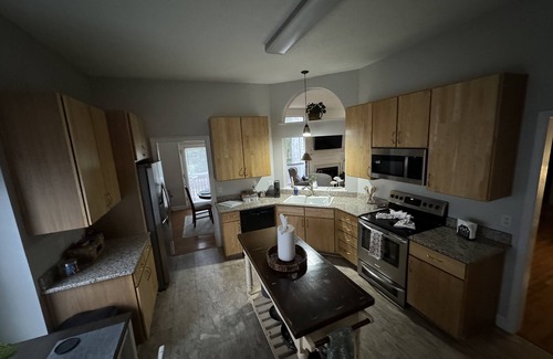 Lexington House | Clean, Comfortable, Safe & Quiet Location.
